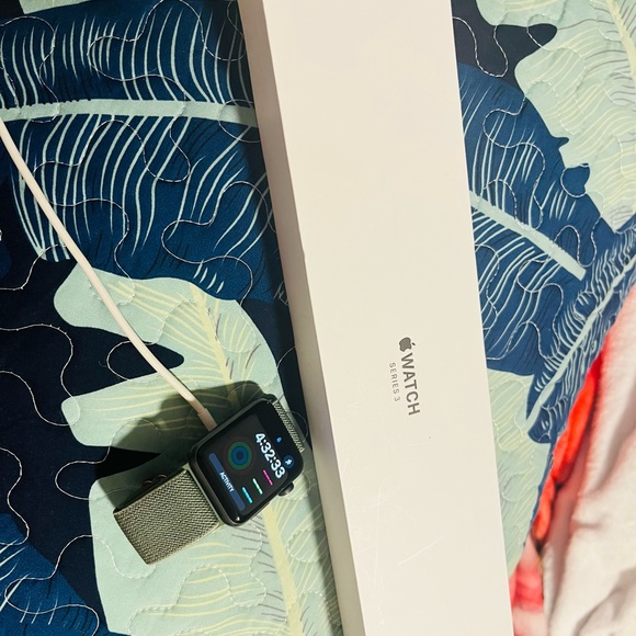 Apple watch series 3 - Picture 2 of 3